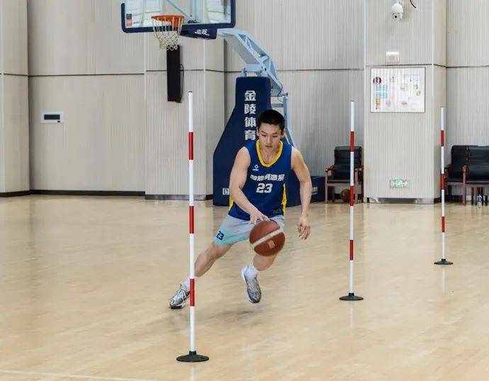 Yabo-阿扎伦卡在利物浦比赛中锐不可当，重要助攻引发热议！赛场气氛高涨的简单介绍-Yabo